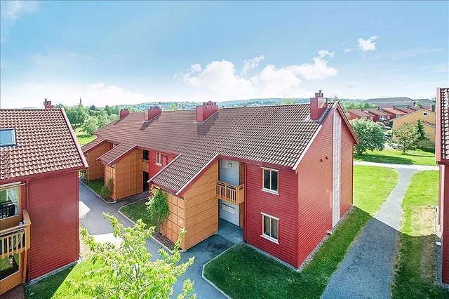 Røde leilighetsbygg